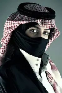 انا بنت بس متخفية بثوب وشماغ